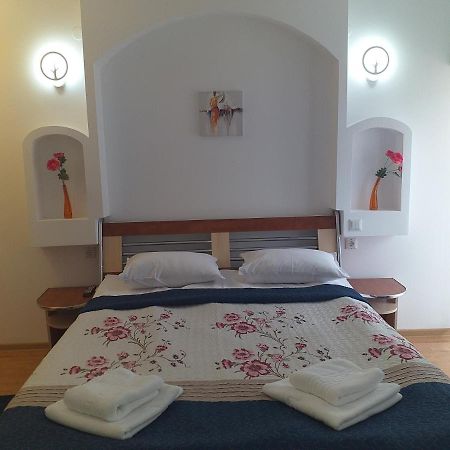 Hotel Miraj à Azuga Extérieur photo