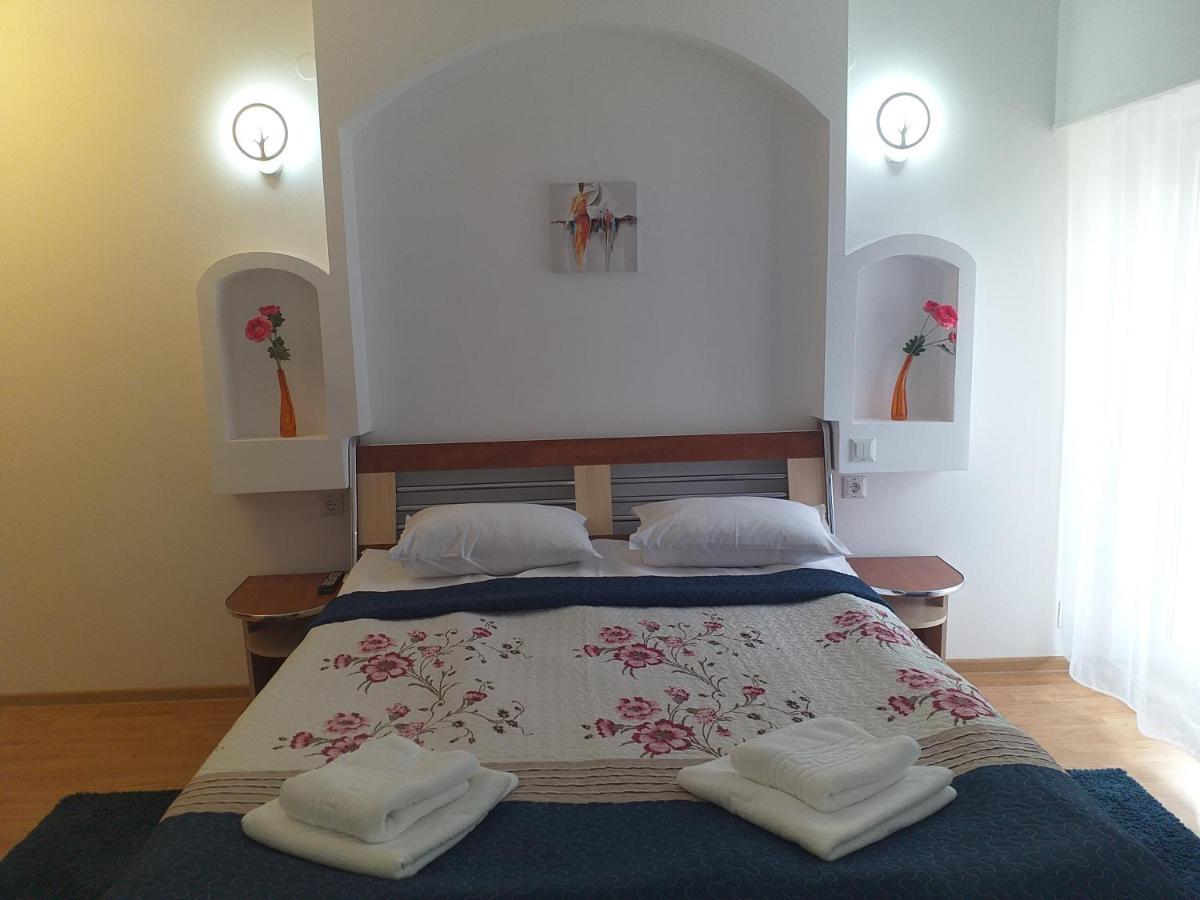 Hotel Miraj à Azuga Extérieur photo
