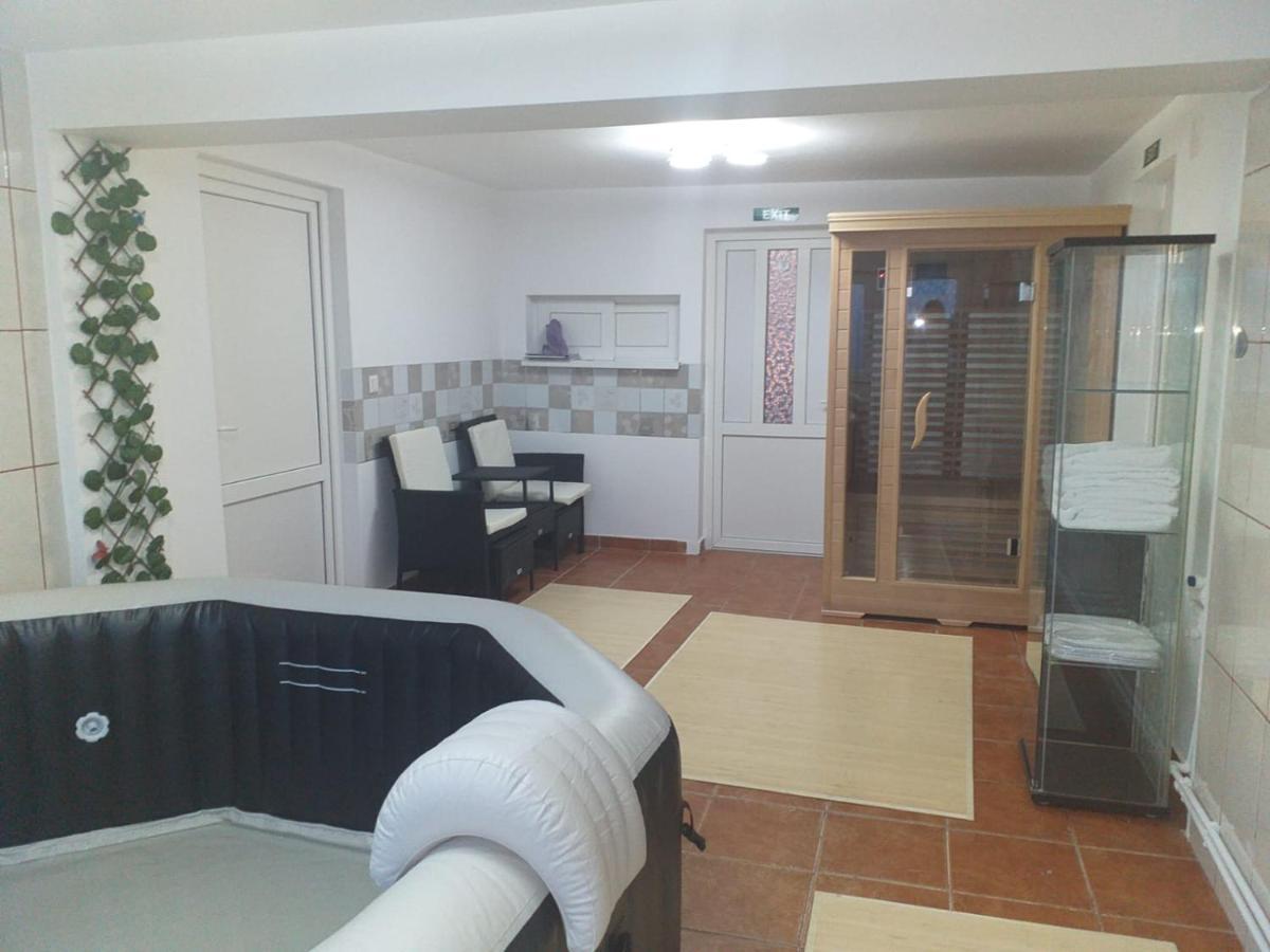 Hotel Miraj à Azuga Extérieur photo